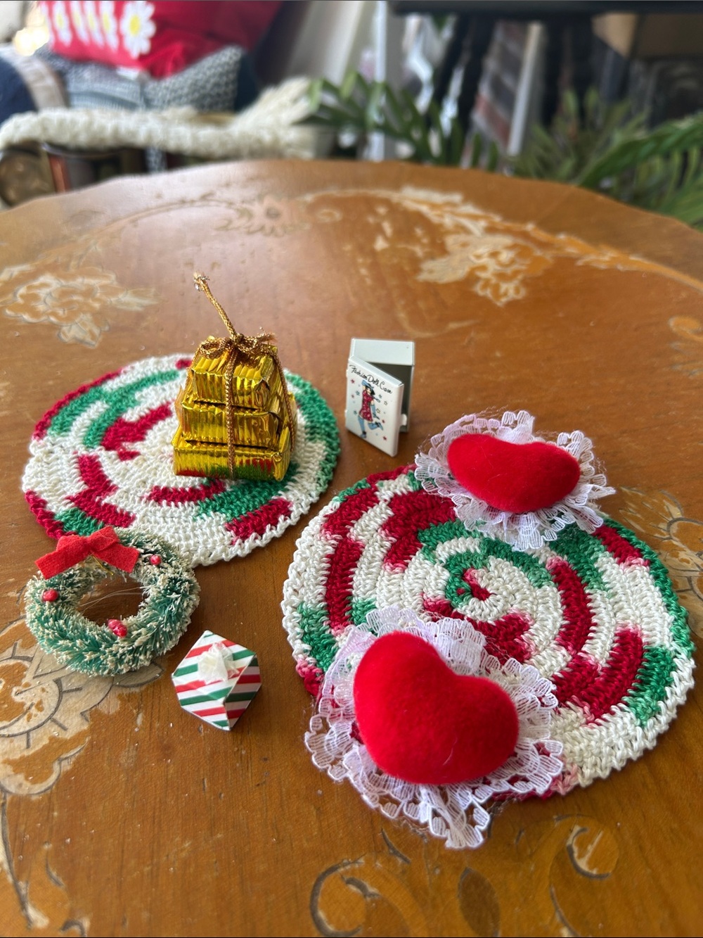 Vintage Dollhouse Miniatures Christmas Themed Decor